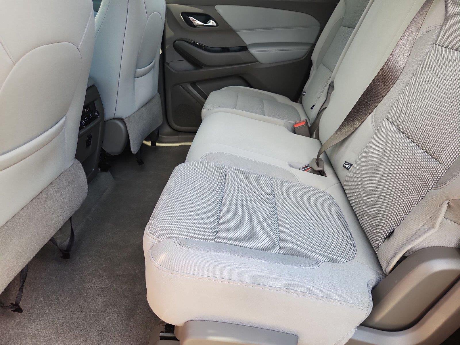 Used 2018 Chevrolet Traverse LT FWD image 23