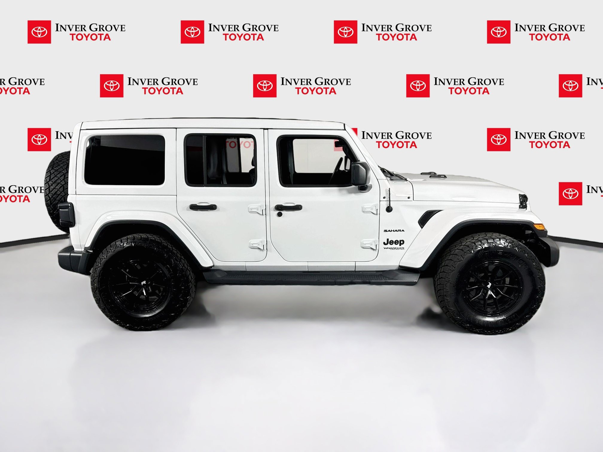 Used 2020 Jeep Wrangler Unlimited Sahara AWD/4WD image 4