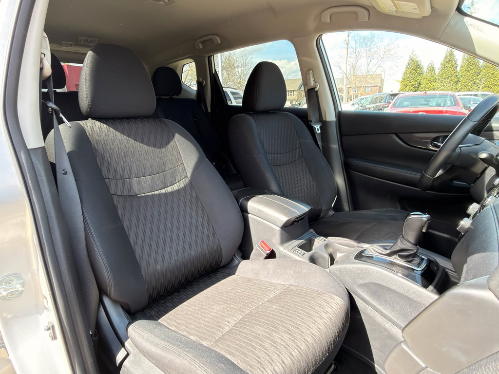 Used 2018 Nissan Rogue SV w/ Premium Package image 15