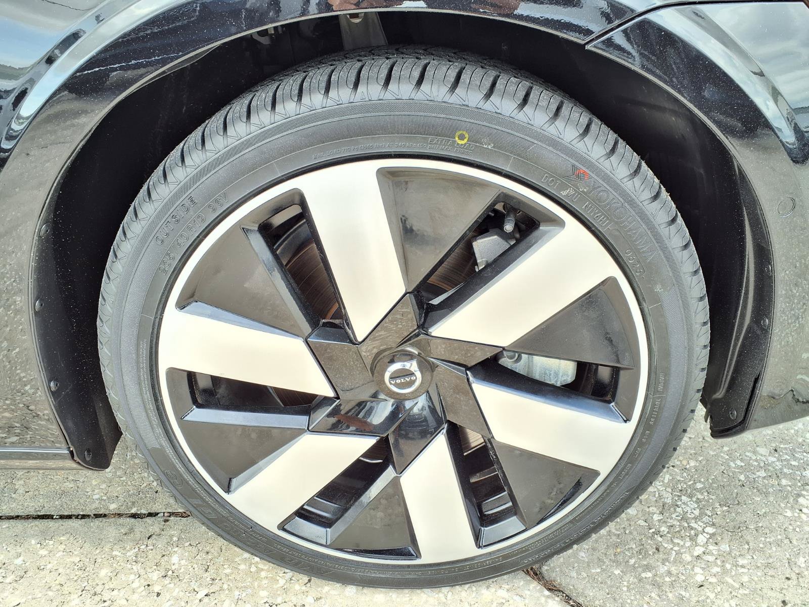 Certified 2024 Volvo S60 T8 Plus w/ Climate Package AWD/4WD image 9