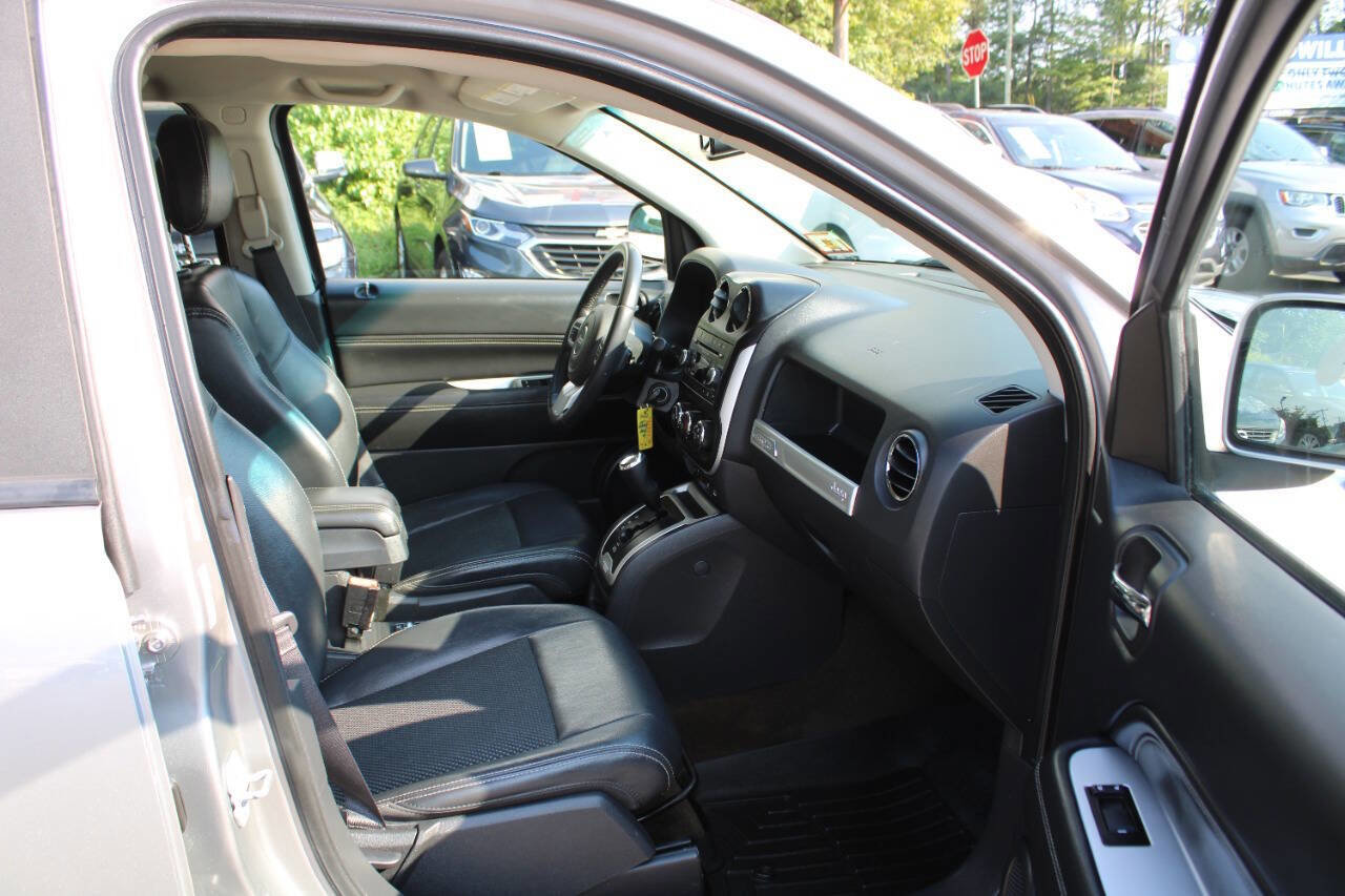 Used 2016 Jeep Compass Latitude image 29