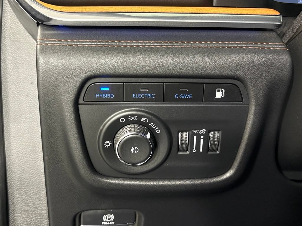 Used 2023 Jeep Grand Cherokee Summit AWD/4WD image 28