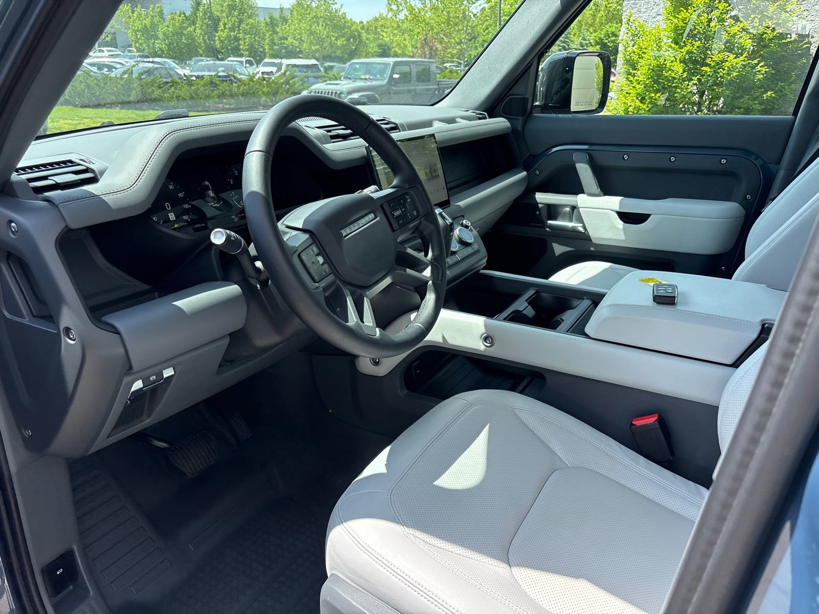 Used 2025 Land Rover Defender 110 S AWD/4WD image 9