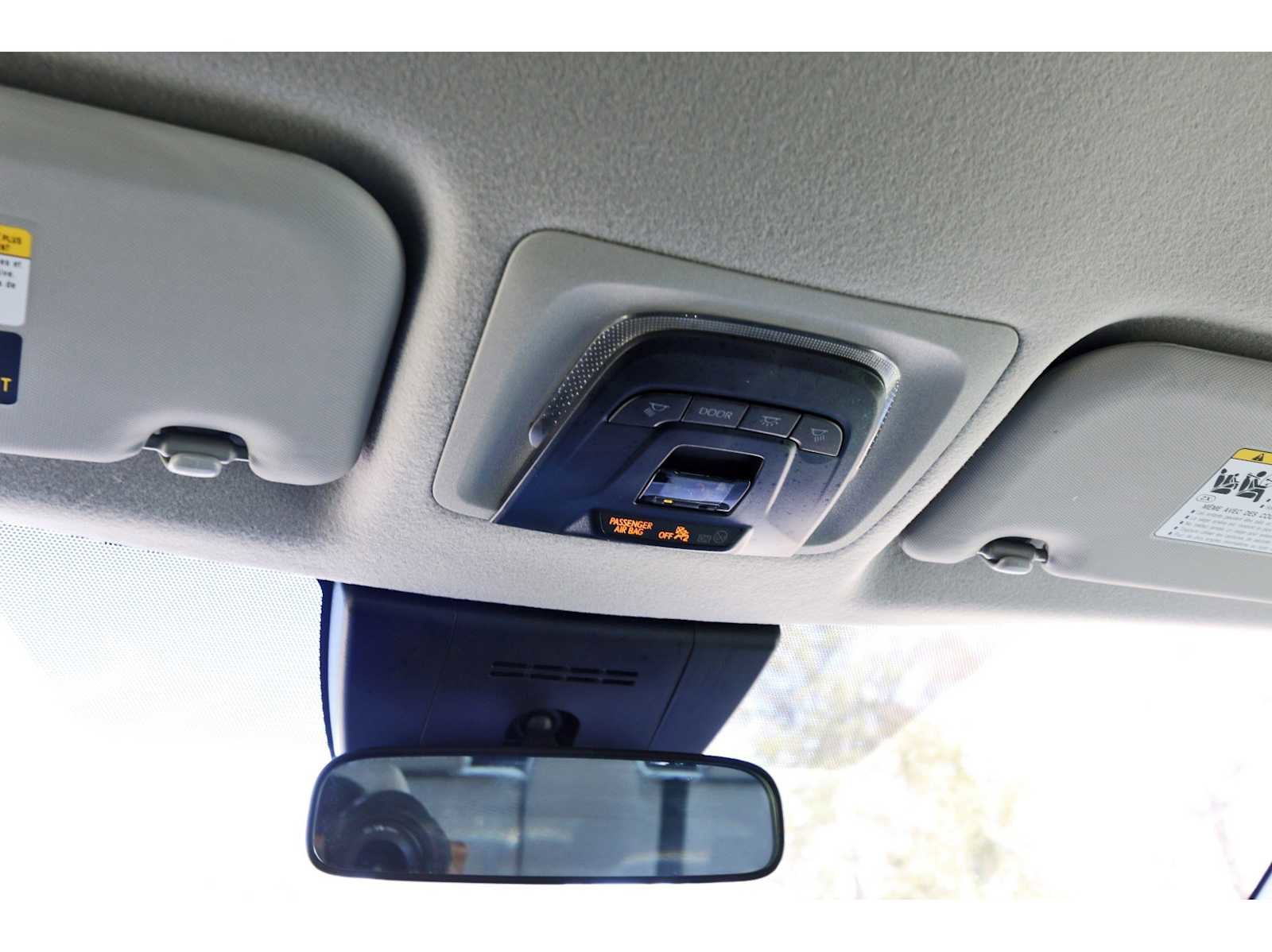 Used 2025 Toyota Corolla Cross L image 21