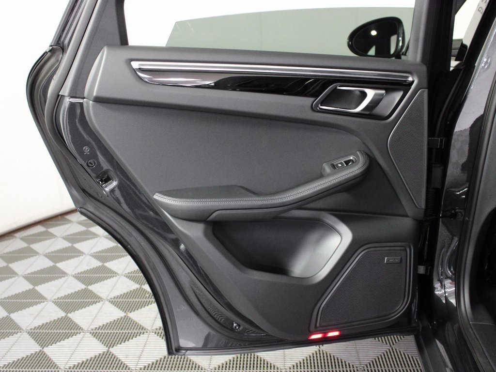 Used 2026 Porsche Macan image 32
