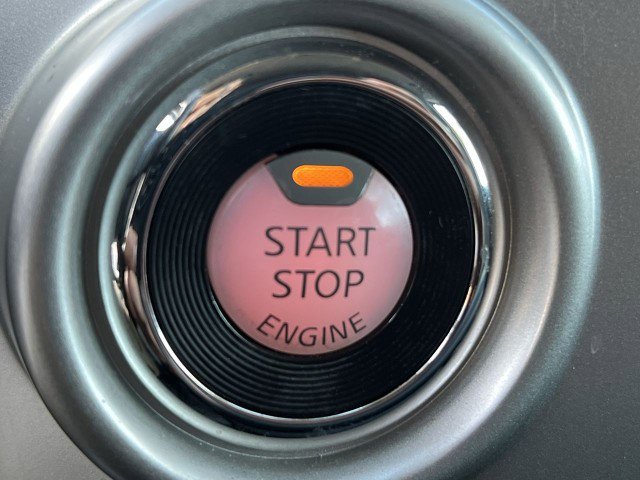 Used 2018 Nissan Titan SV image 16