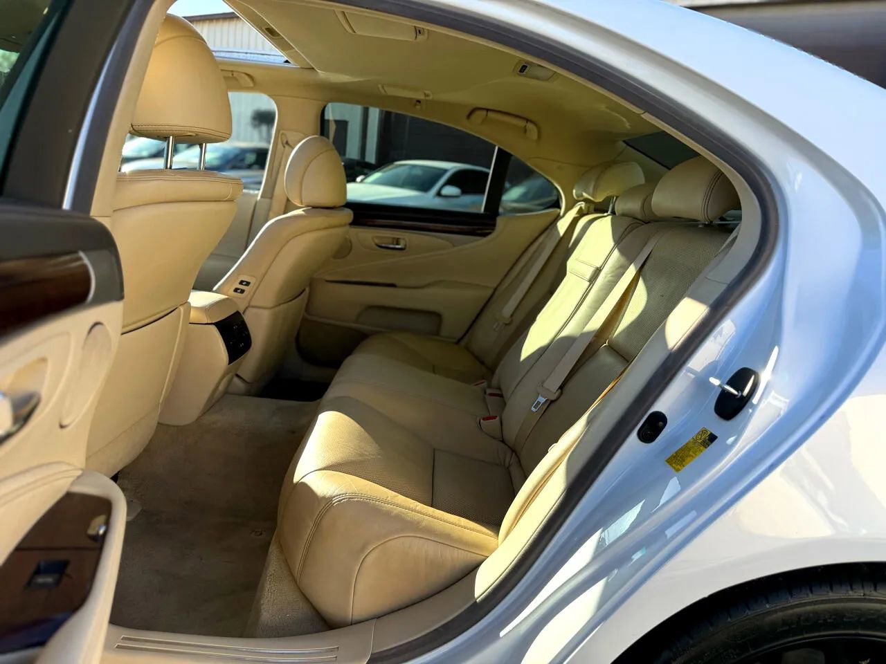 Used 2015 Lexus LS 460 w/ Comfort Package RWD image 27