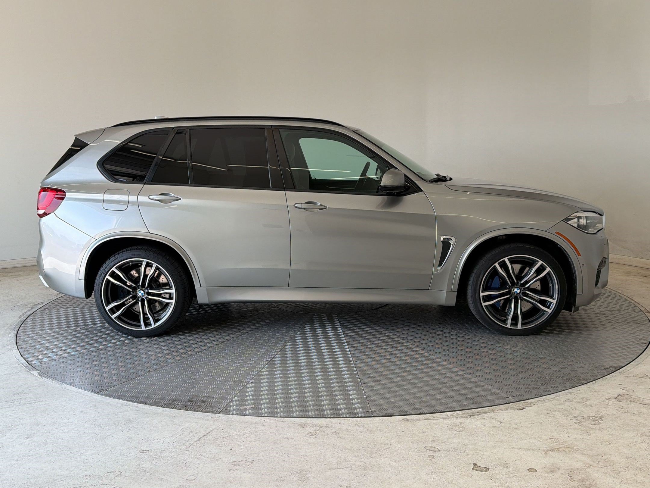 Used 2017 BMW X5 M AWD/4WD image 8