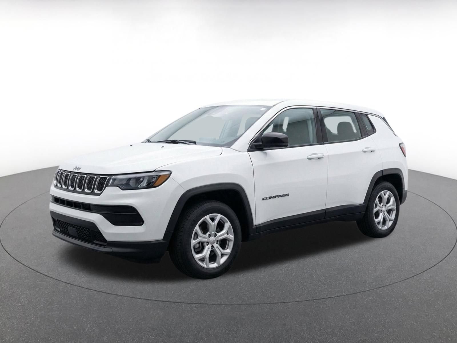 Used 2025 Jeep Compass Latitude AWD/4WD image 3