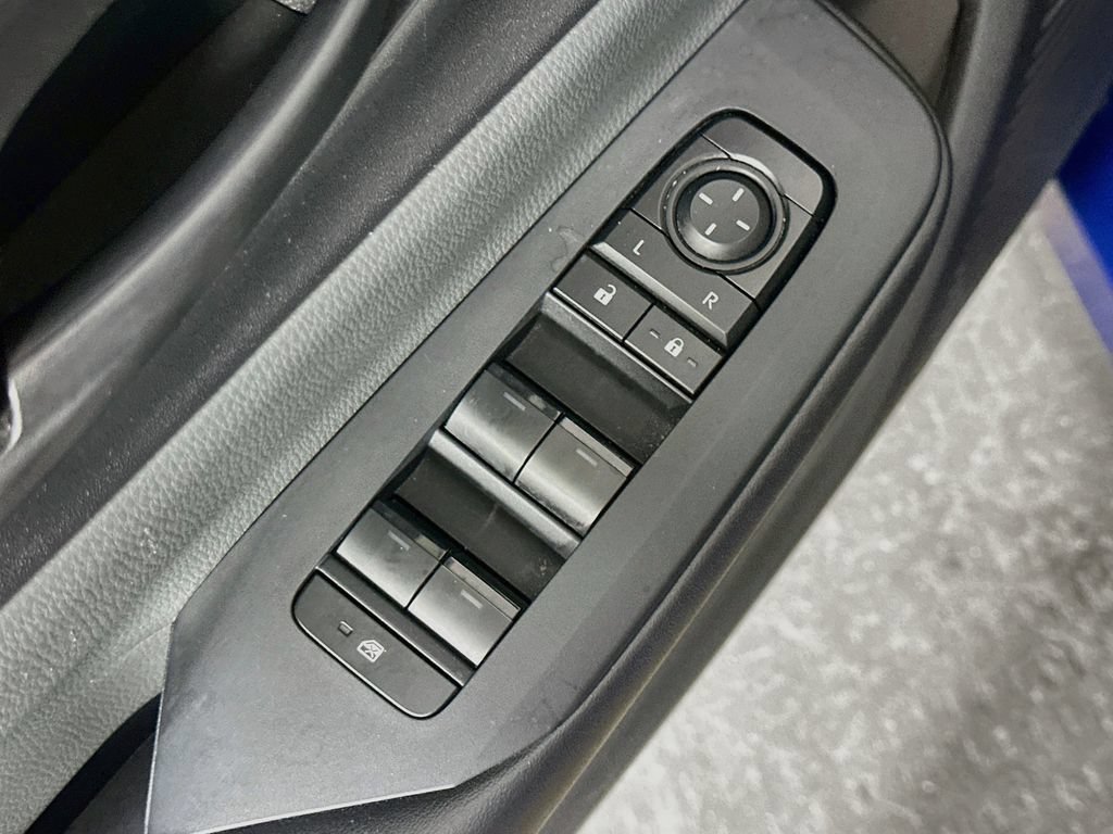 Used 2025 Toyota Prius LE FWD image 18