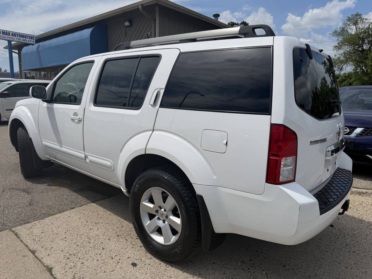 Used 2008 Nissan Pathfinder SE AWD/4WD image 29