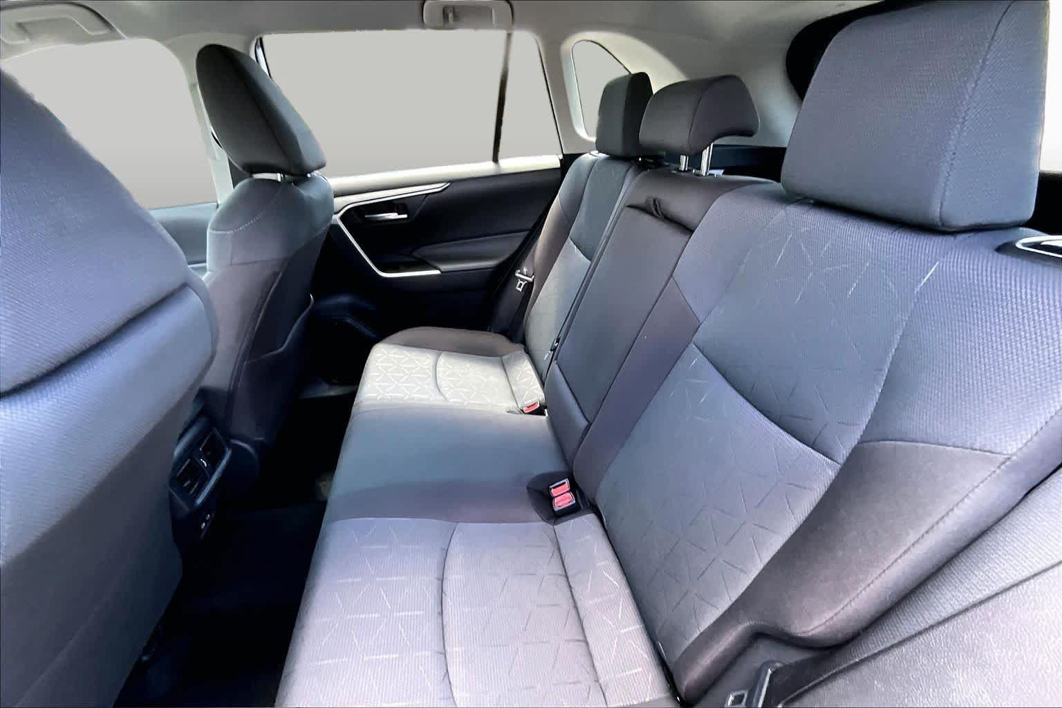 Used 2025 Toyota RAV4 XLE AWD/4WD image 19