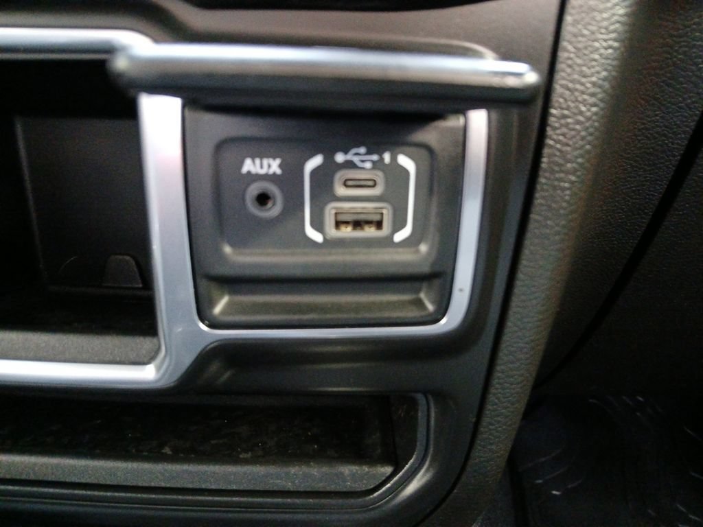 Used 2020 Jeep Wrangler Sport AWD/4WD image 6