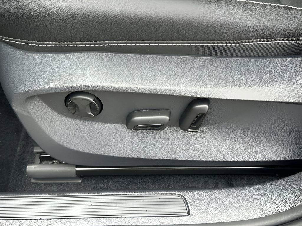 New 2026 Volkswagen Taos SEL image 12