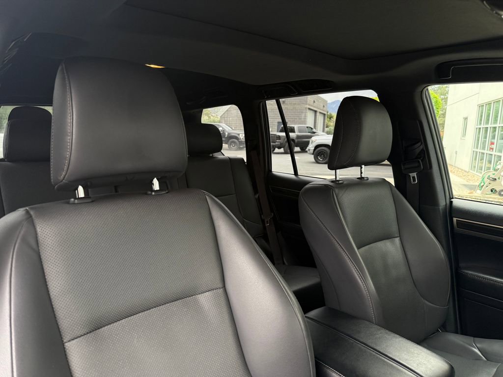 Used 2020 Lexus GX 460 Premium w/ Premium Package image 23