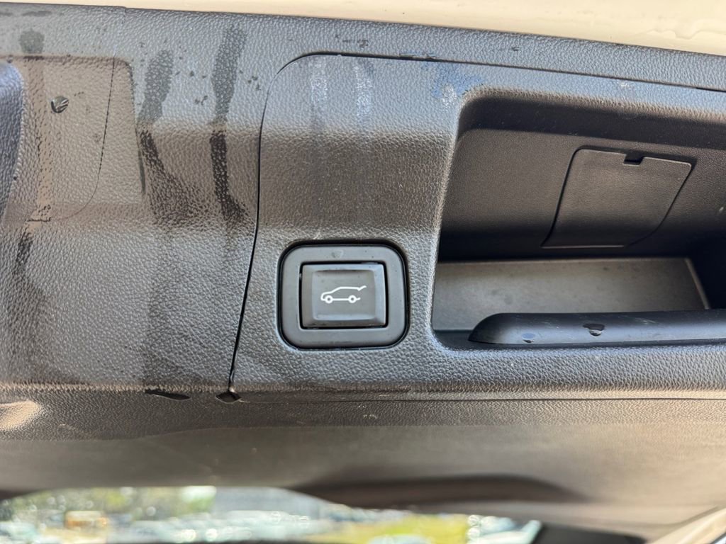 Used 2021 GMC Acadia SLE w/ Driver Convenience Package FWD image 29