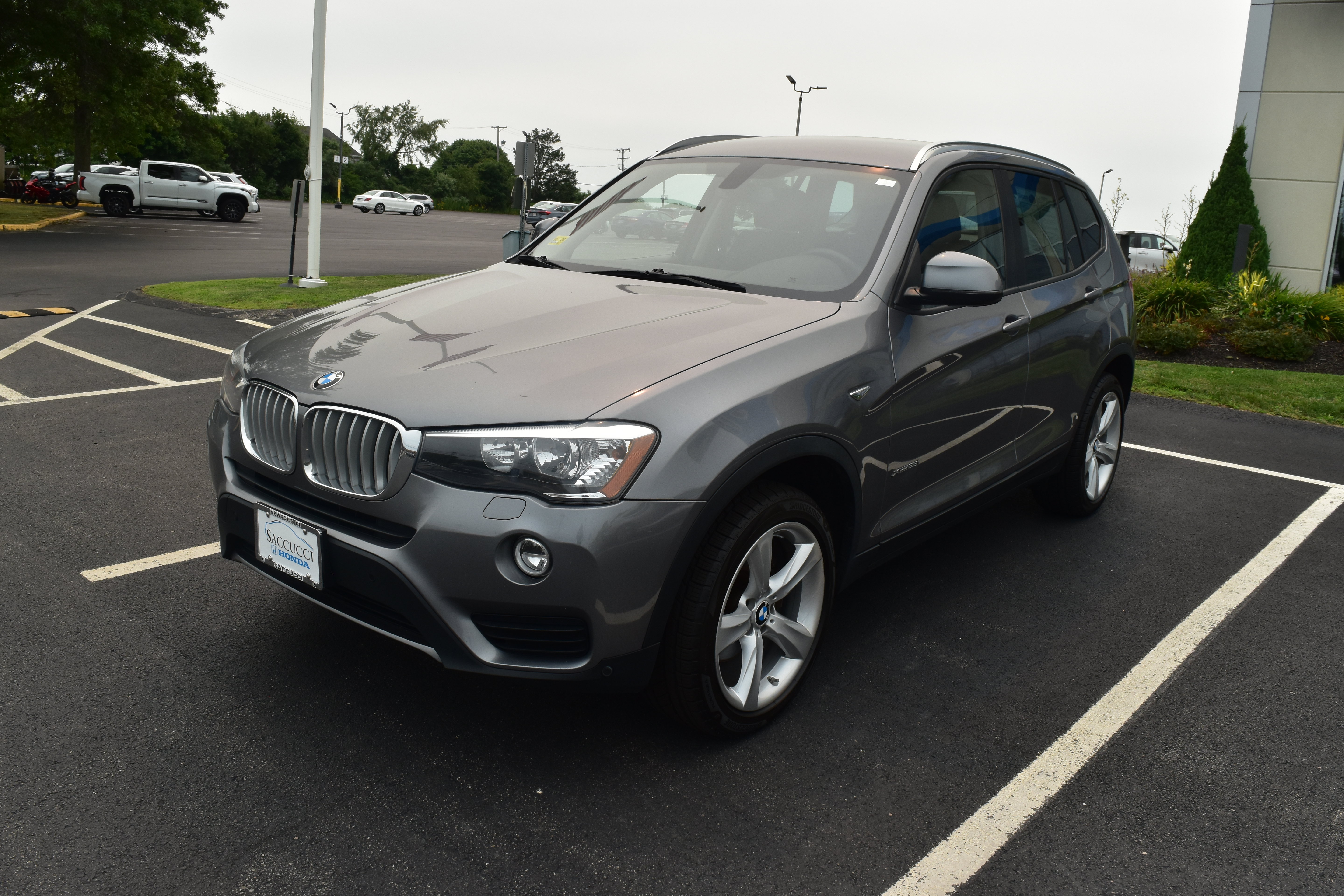 Used 2017 BMW X3 xDrive28i AWD/4WD image 1