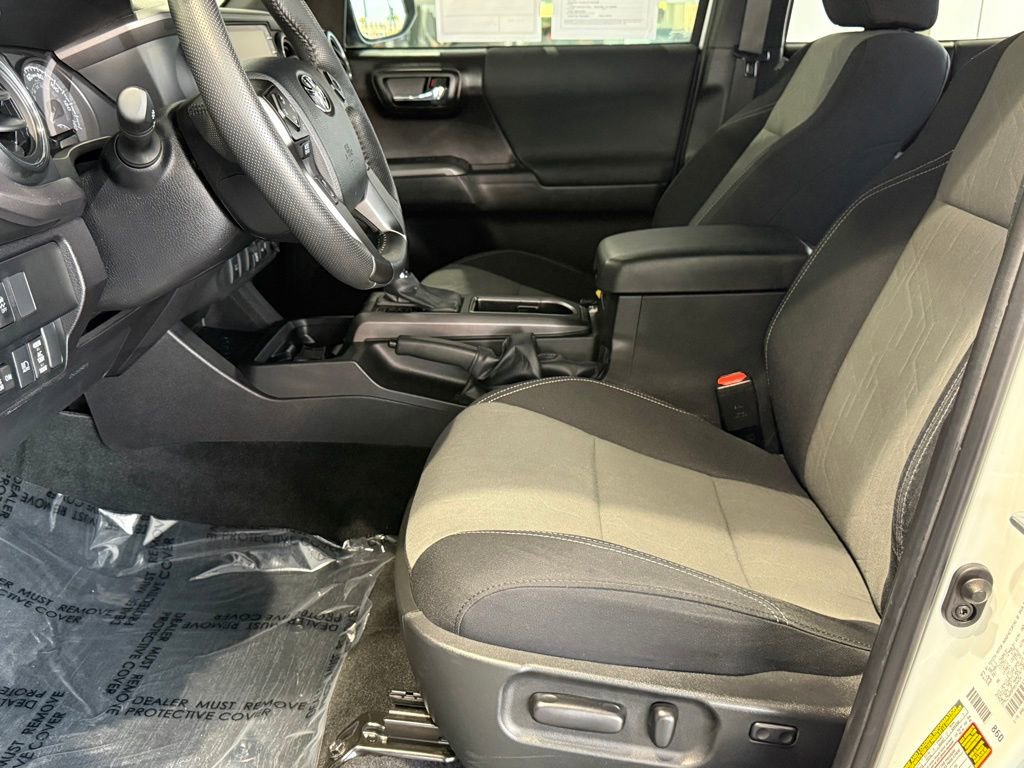 Used 2023 Toyota Tacoma TRD Off-Road AWD/4WD image 17