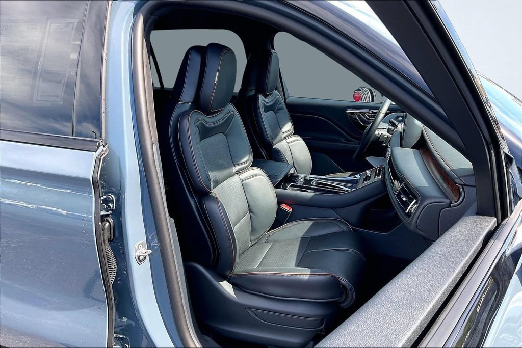 New 2026 Lincoln Aviator Black Label w/ Jet Appearance Package AWD/4WD image 10