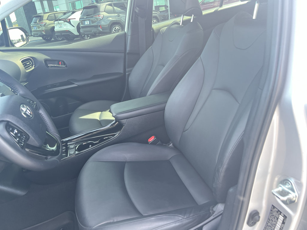 Used 2020 Toyota Prius XLE w/ Advanced Technology Package AWD/4WD image 18