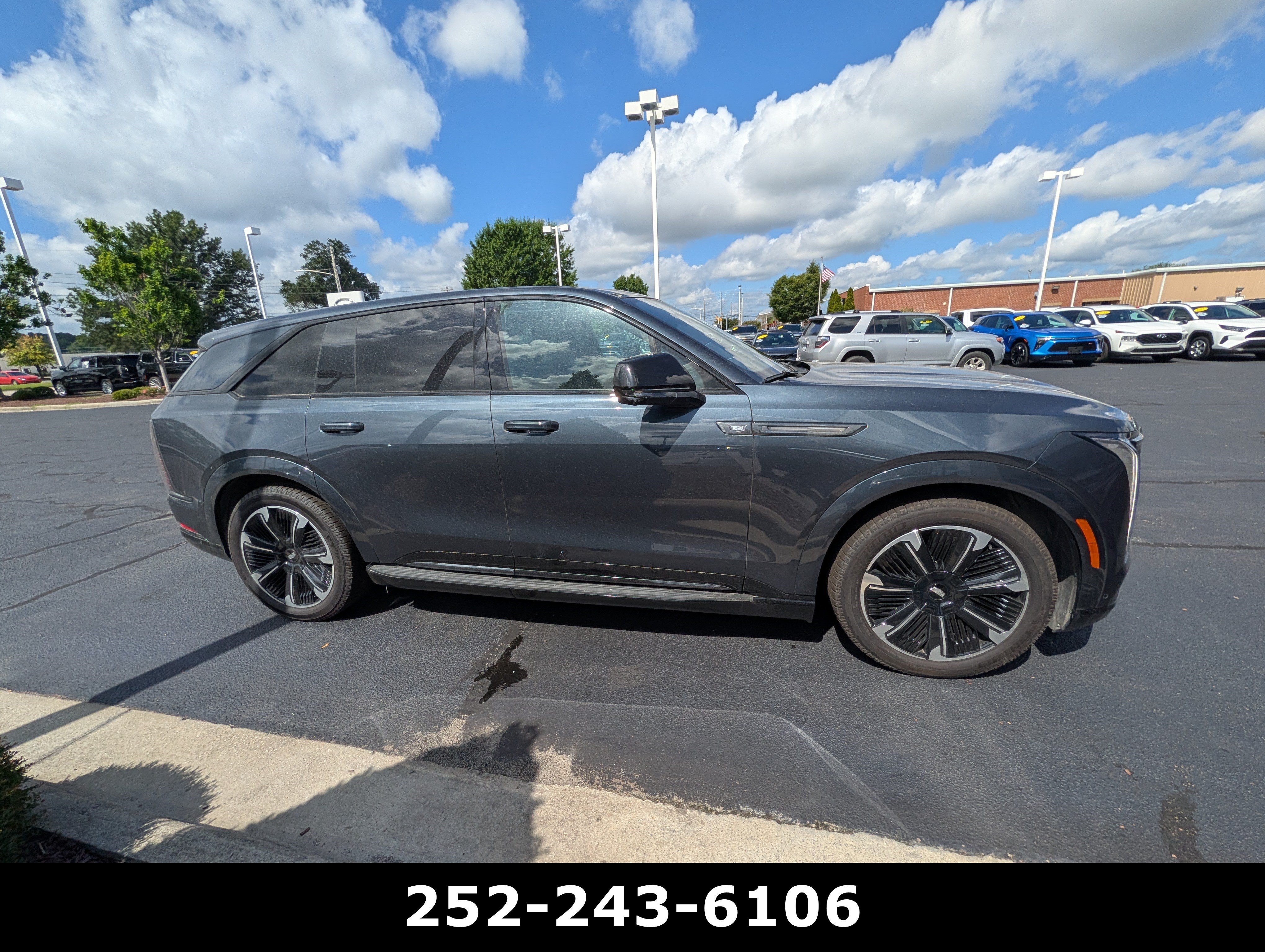 Used 2026 Cadillac Escalade IQ Sport 2 w/ LPO, Premium Carpet Package AWD/4WD image 4
