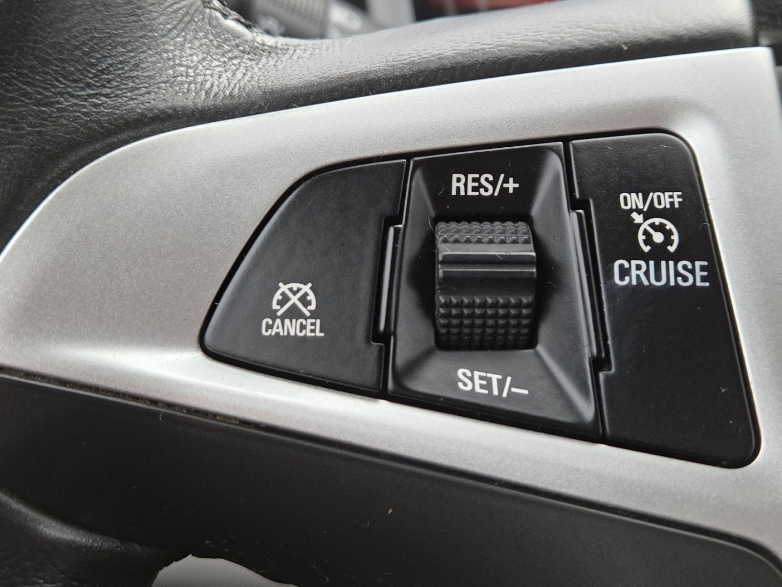 Used 2015 Chevrolet Equinox LT w/ Driver Convenience Package image 4