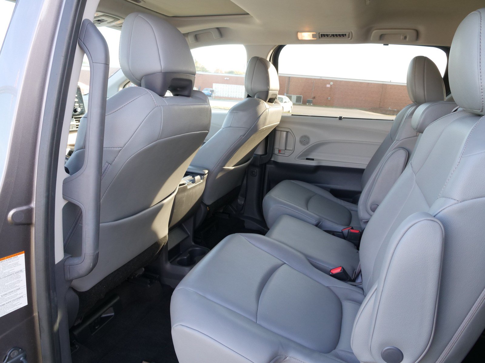 Used 2021 Toyota Sienna XLE FWD image 15
