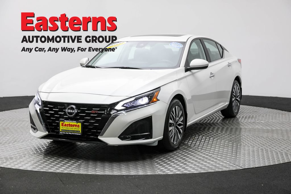 Used 2024 Nissan Altima 2.5 SV w/ SV Premium Package AWD/4WD image 1