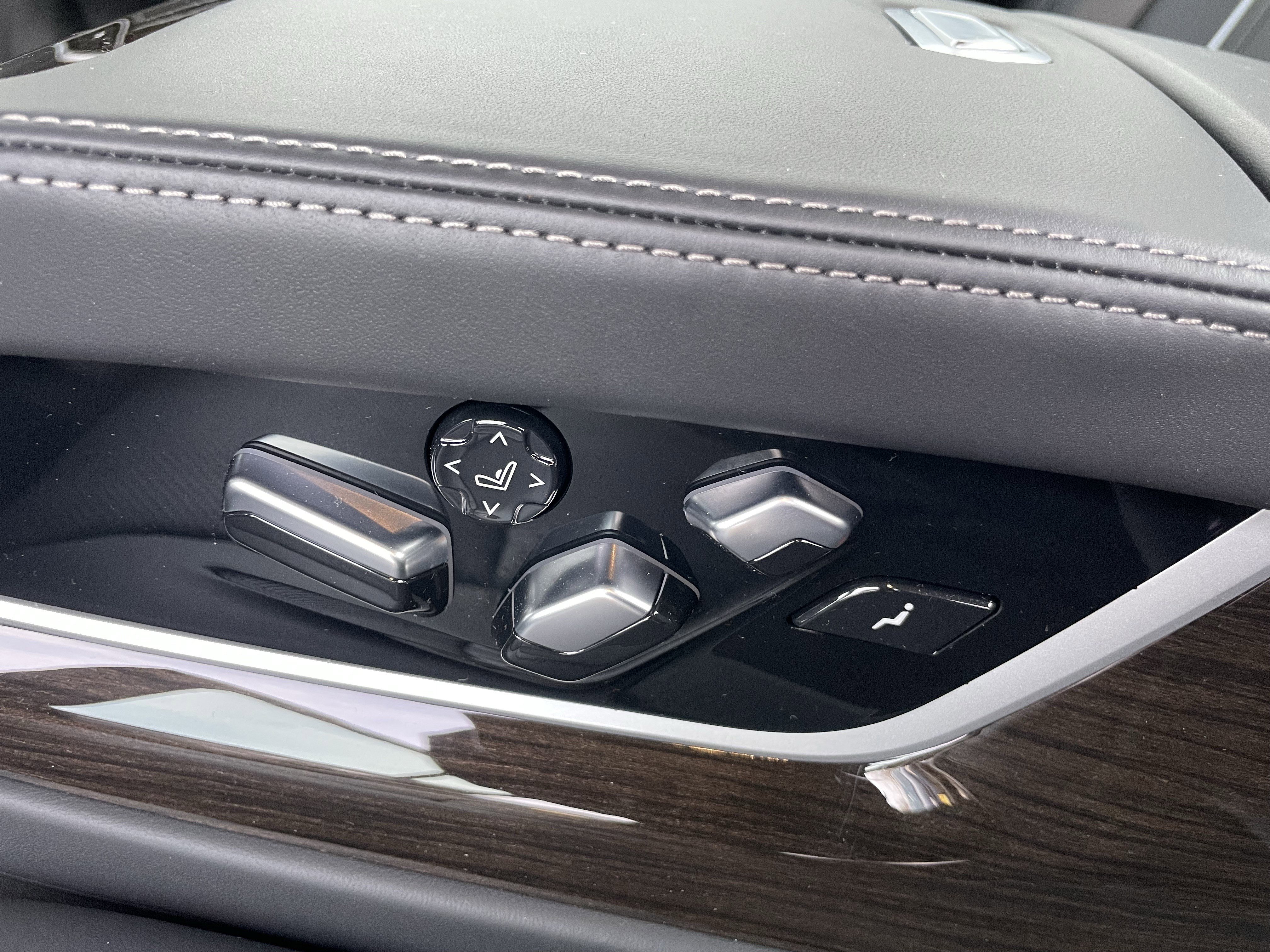 Used 2022 BMW 750i xDrive image 39