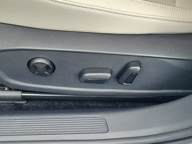 Certified 2023 Volkswagen Jetta SE FWD image 16