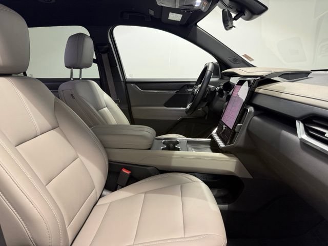 Used 2026 GMC Acadia Elevation w/ Elevation Premium Package FWD image 31