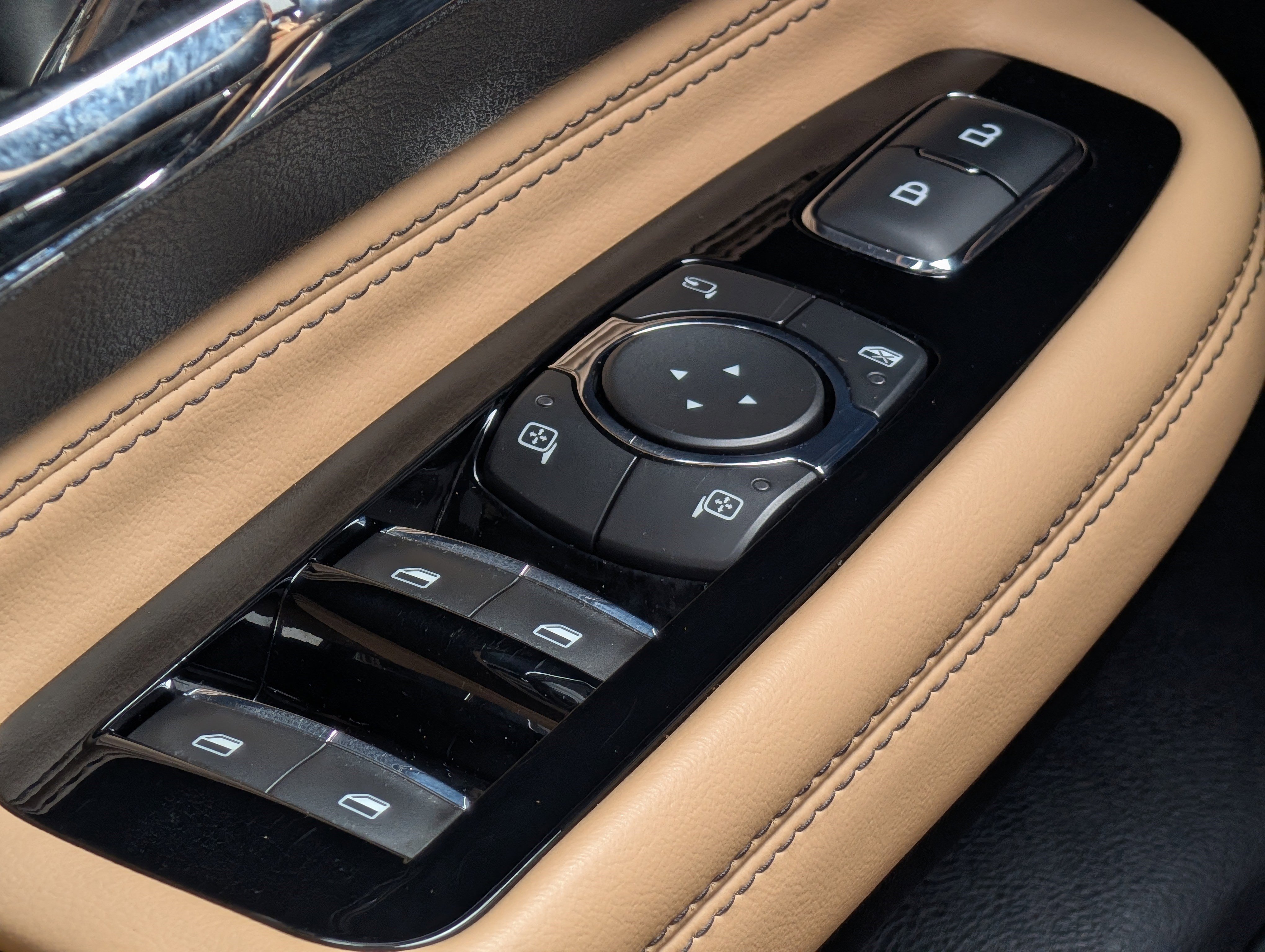 Used 2022 Lincoln Corsair Reserve w/ Equipment Group 201A image 25