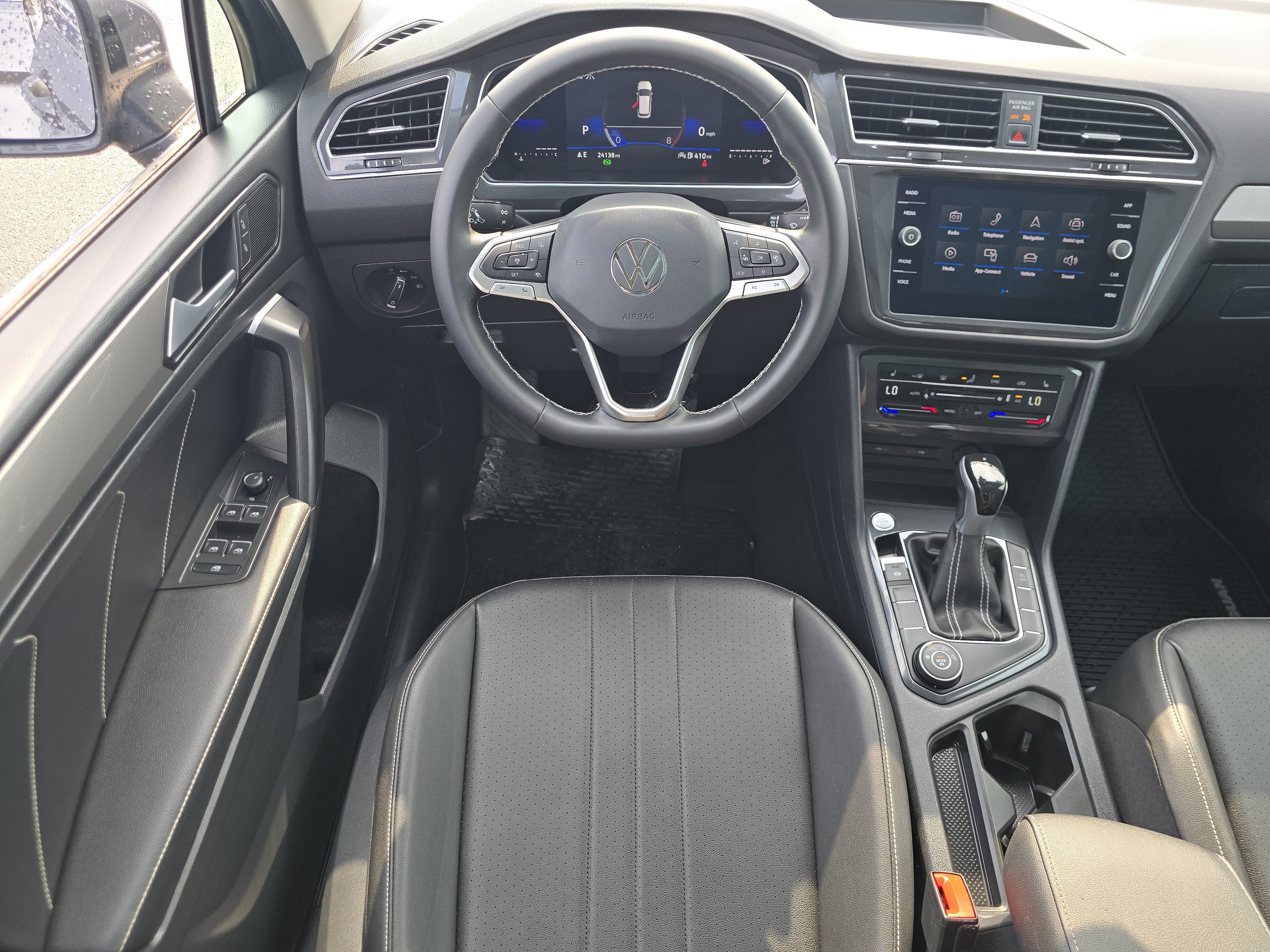 Certified 2023 Volkswagen Tiguan SE w/ Panoramic Sunroof Package AWD/4WD image 22