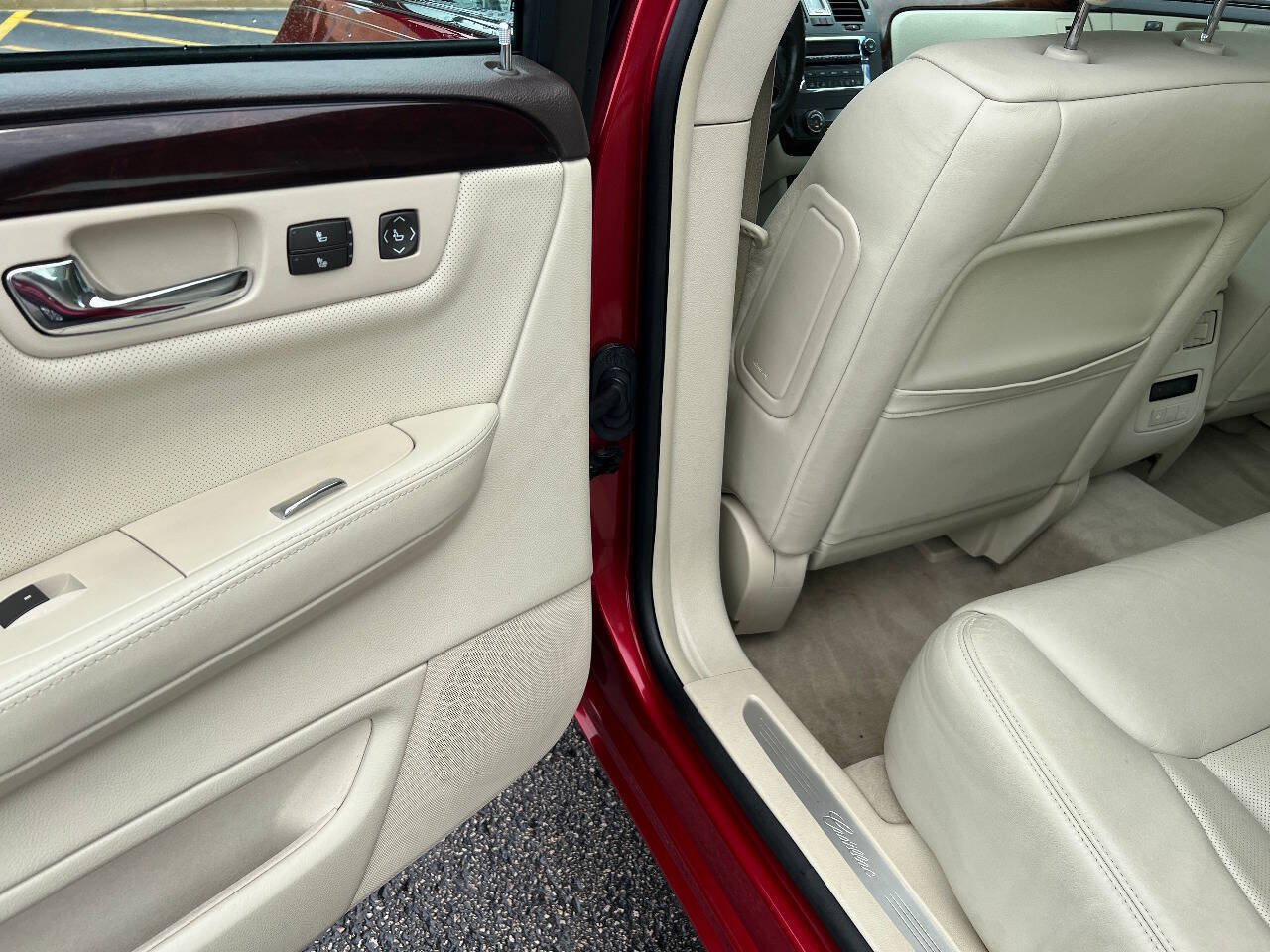 Used 2009 Cadillac DTS FWD image 23