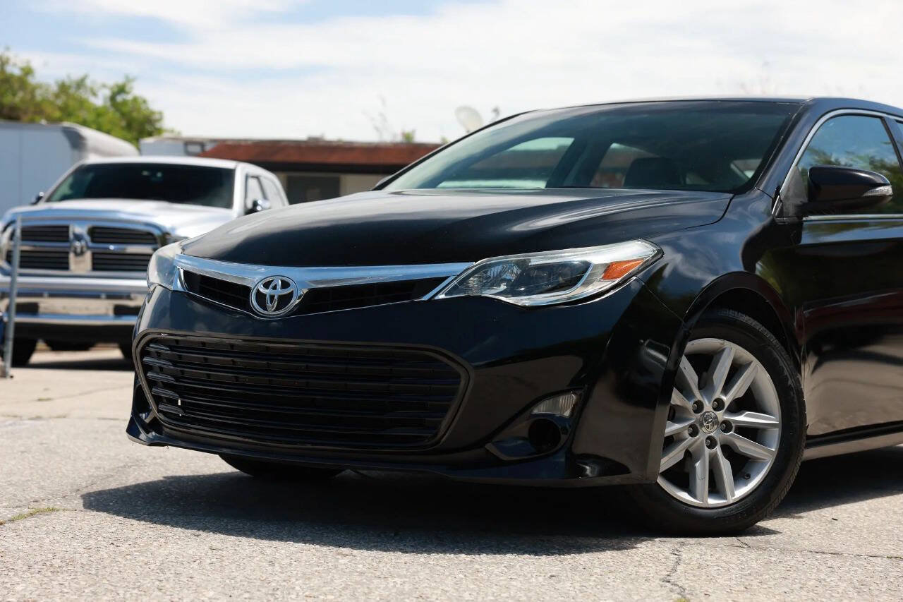 Used 2015 Toyota Avalon XLE FWD image 2