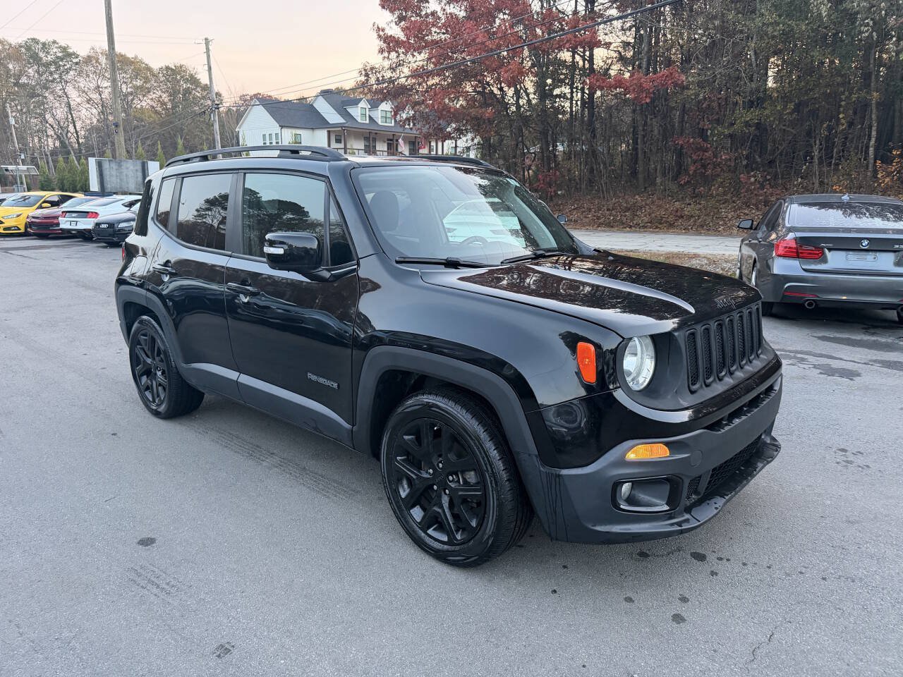 Used 2018 Jeep Renegade Altitude FWD image 3