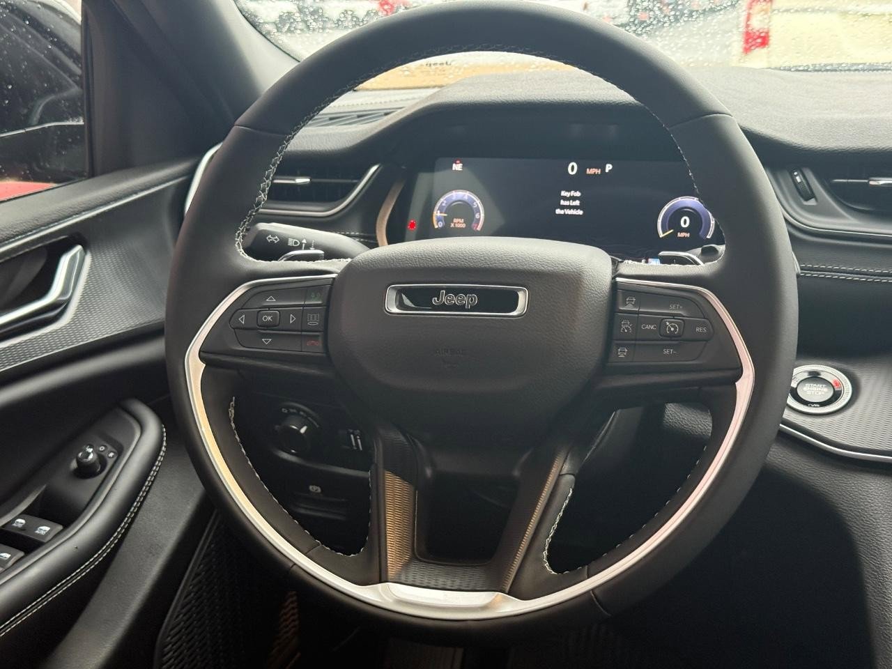 New 2025 Jeep Grand Cherokee Altitude image 9