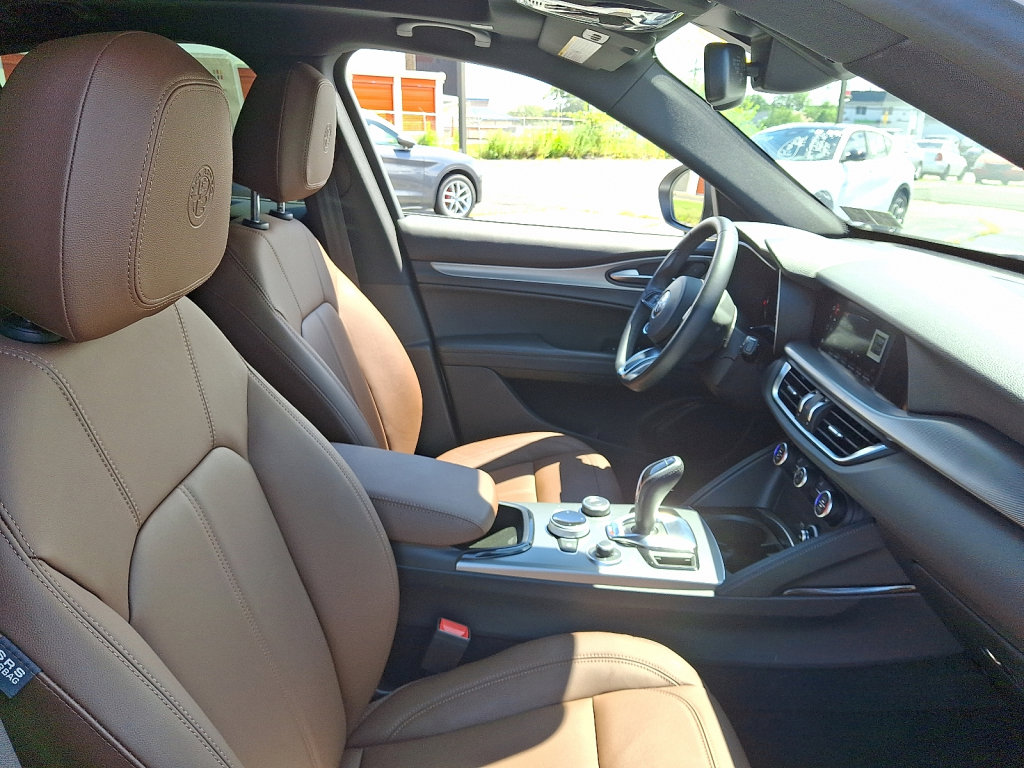 Used 2024 Alfa Romeo Stelvio Ti image 12