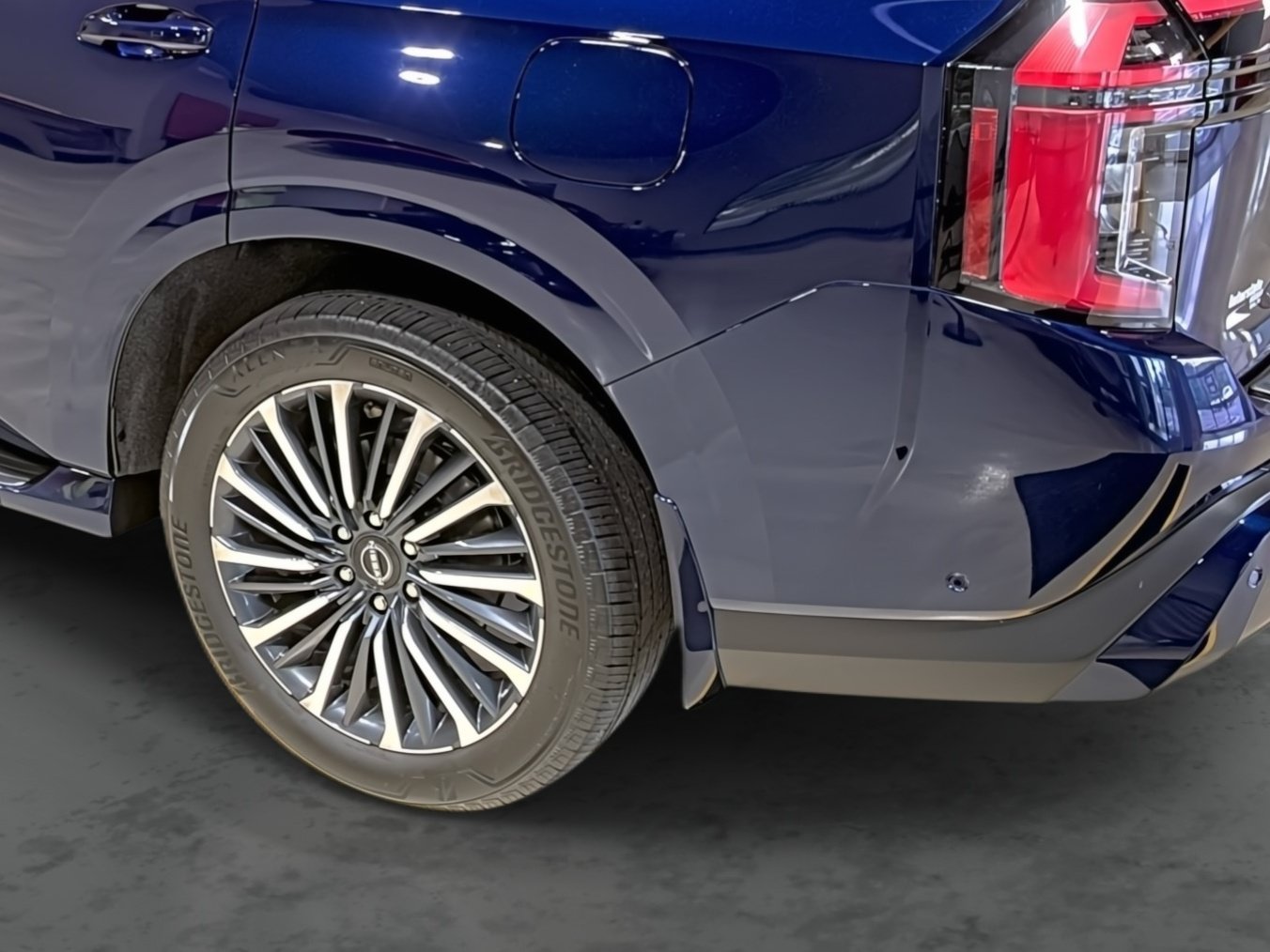 New 2025 Nissan Armada Platinum Reserve AWD/4WD image 11