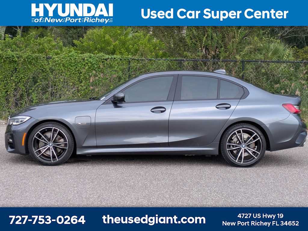 Used 2022 BMW 330e w/ M Sport Package RWD image 2