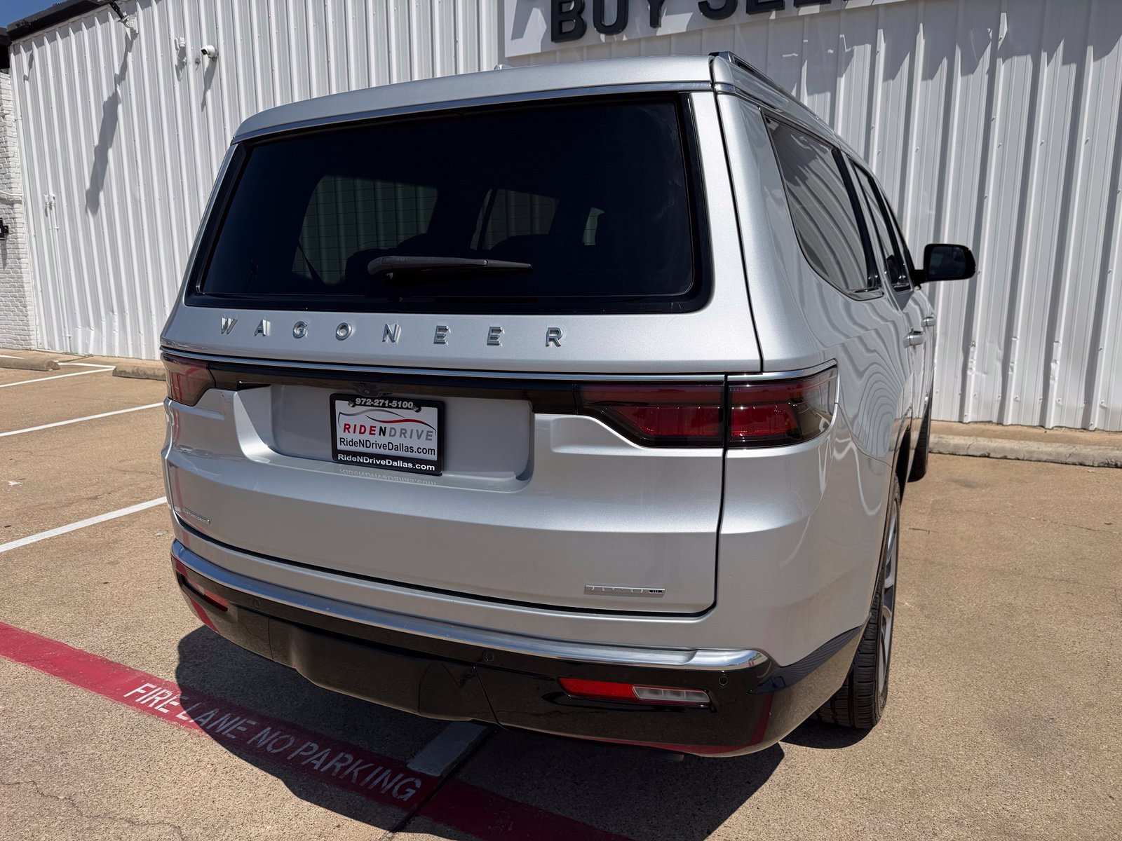 Used 2022 Jeep Wagoneer Series III w/ Premium Group I AWD/4WD image 6