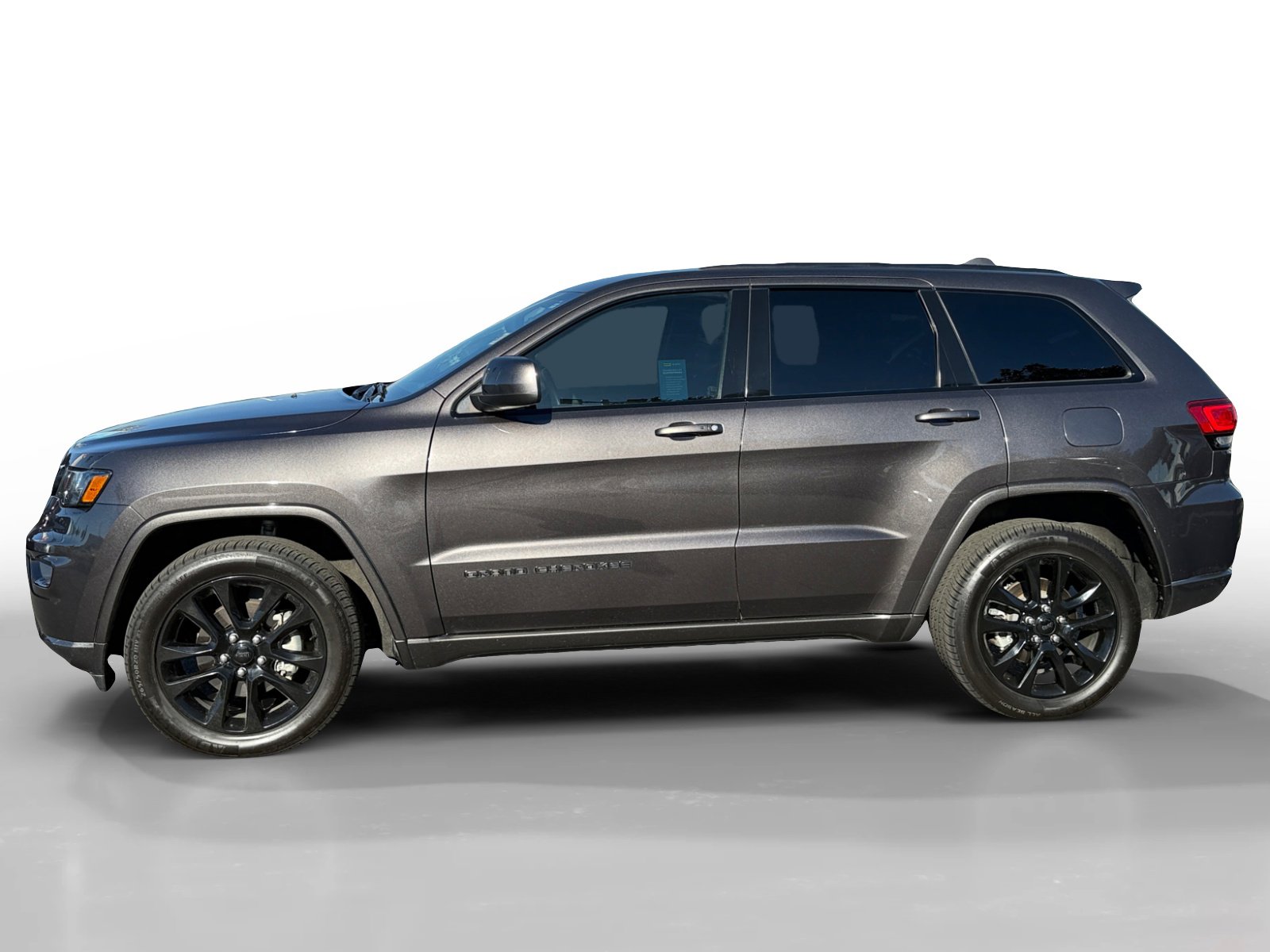 Used 2020 Jeep Grand Cherokee Altitude image 2