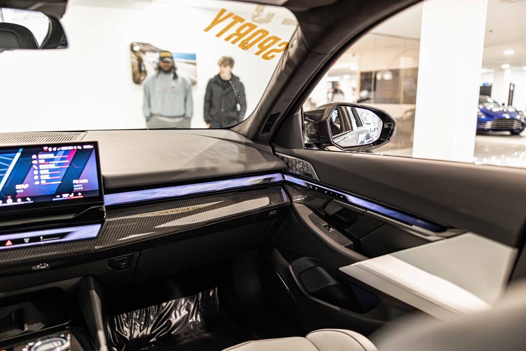 Used 2025 BMW M5 w/ Carbon Package image 38