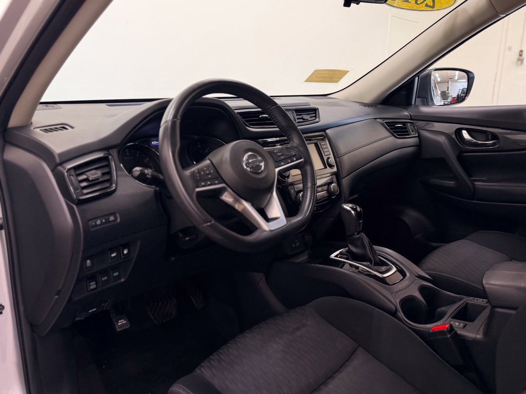 Used 2018 Nissan Rogue SV AWD/4WD image 11