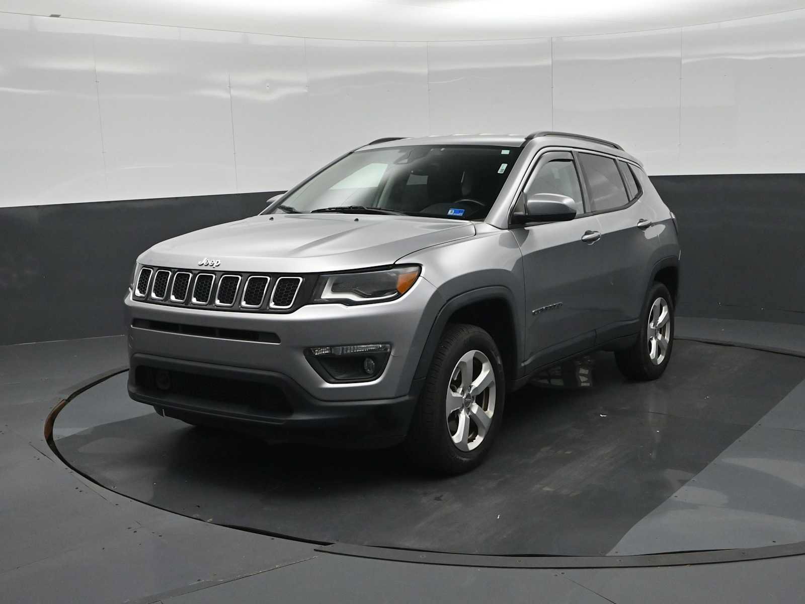 Used 2018 Jeep Compass Latitude w/ Popular Equipment Group AWD/4WD image 5