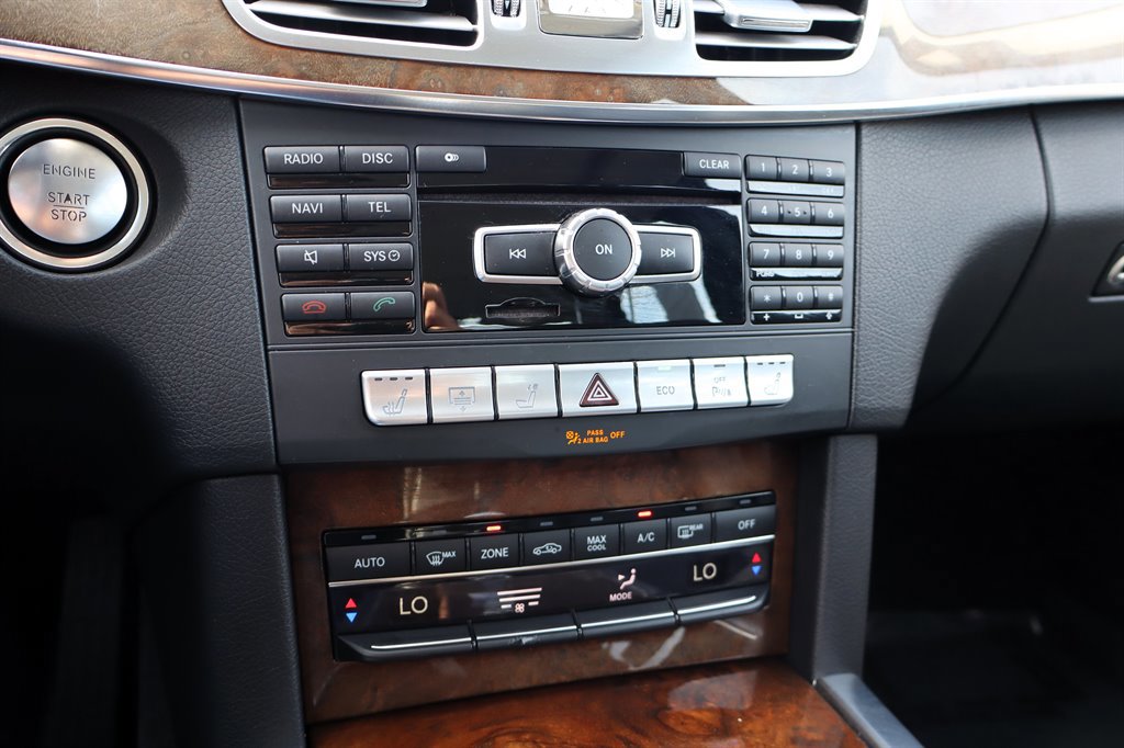 Used 2014 Mercedes-Benz E 250 BlueTEC Sedan image 30