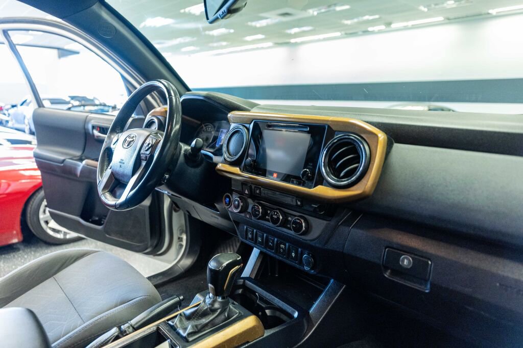 Used 2017 Toyota Tacoma TRD Off-Road image 17