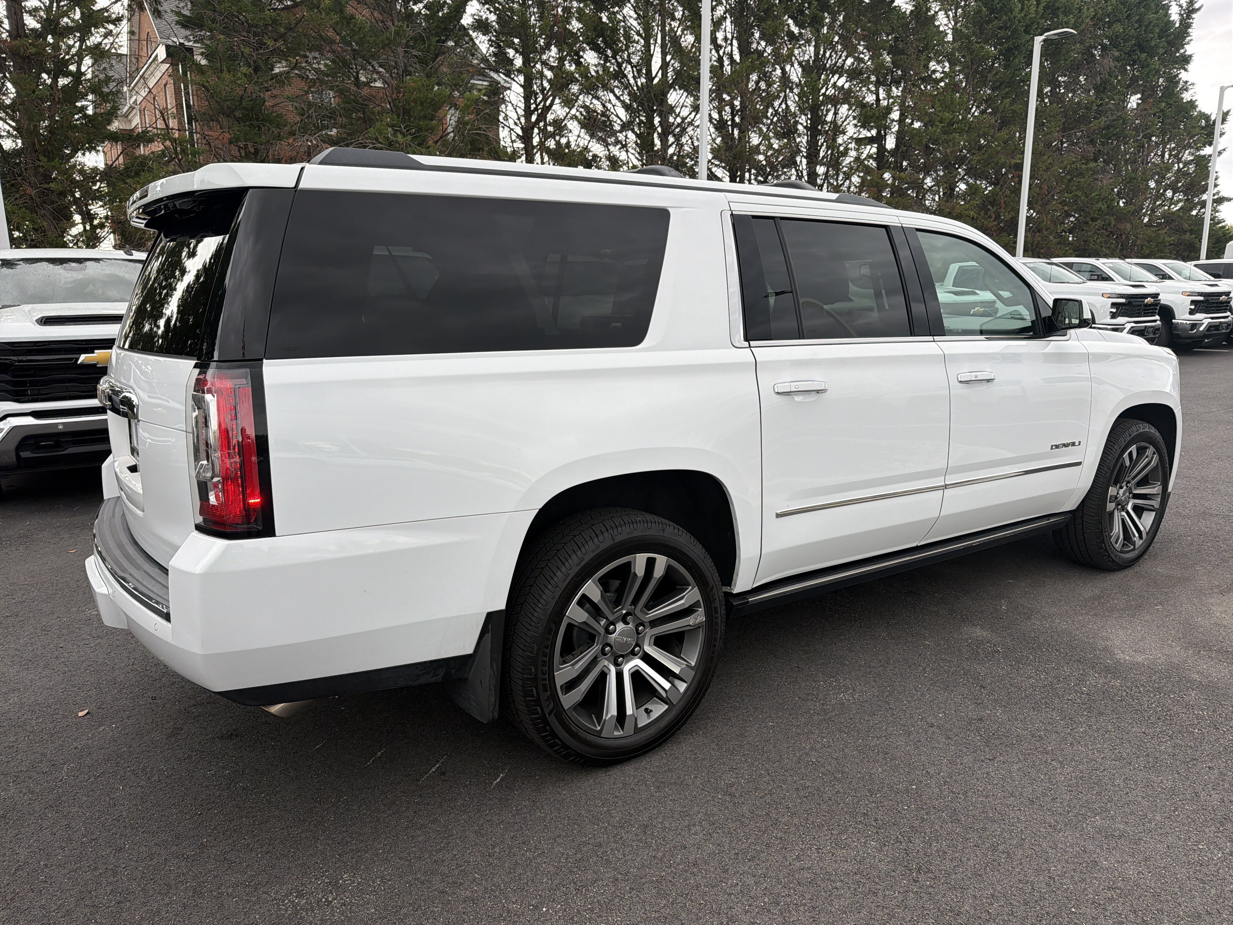 Used 2020 GMC Yukon XL Denali w/ Denali Ultimate Package AWD/4WD image 10