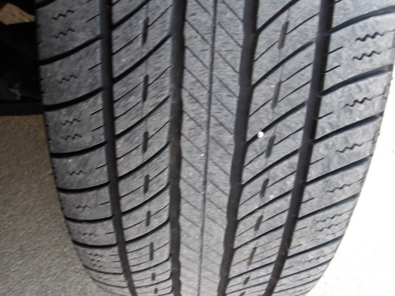 Used 2014 Lincoln MKS image 9