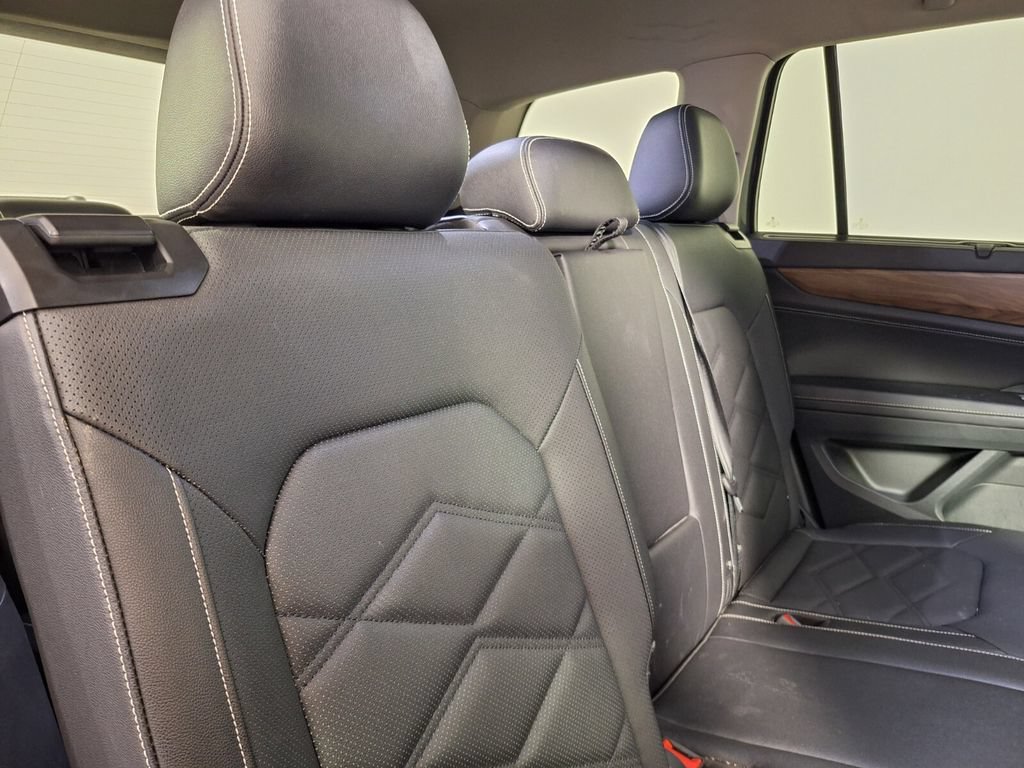 Used 2025 Volkswagen Atlas SE FWD image 30